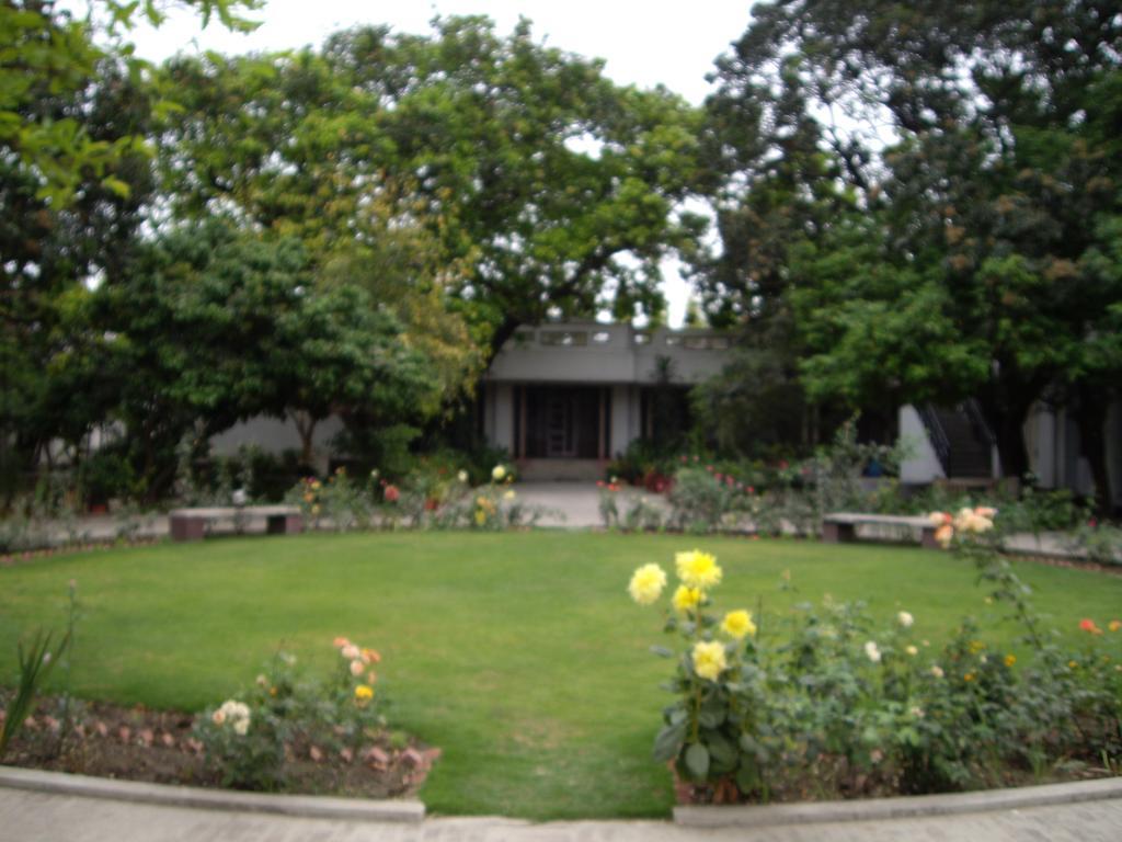 Vatika Homestay Varanasi Exterior foto
